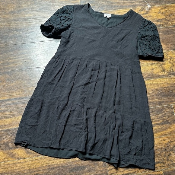 Ava James Dresses & Skirts - Ava James Black Lace Sleeves Dress
